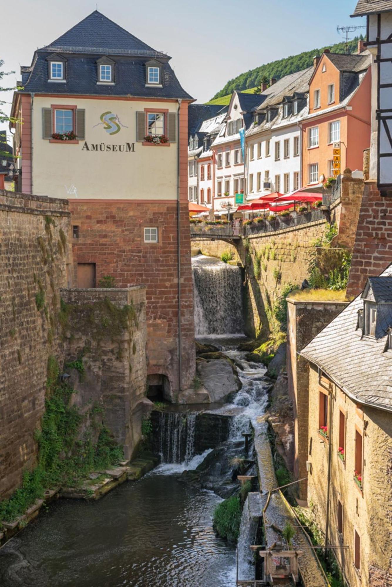 Luxurioese Ferienwohnung Mit Wellness Oase Saarburg Exterior photo